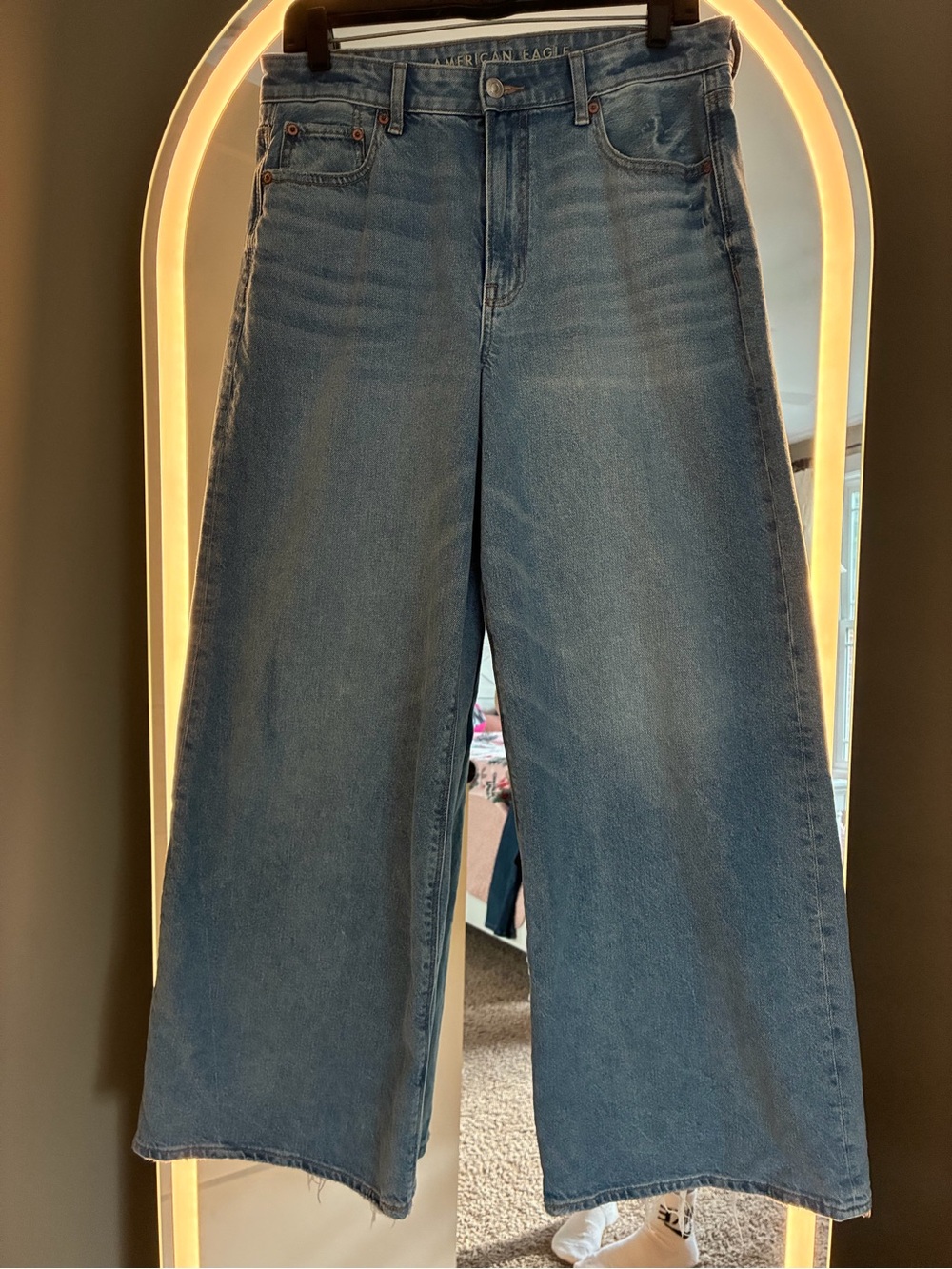 American Eagle Outfitters Wide-Leg High-Rise Jeans - Medium Blue Wash